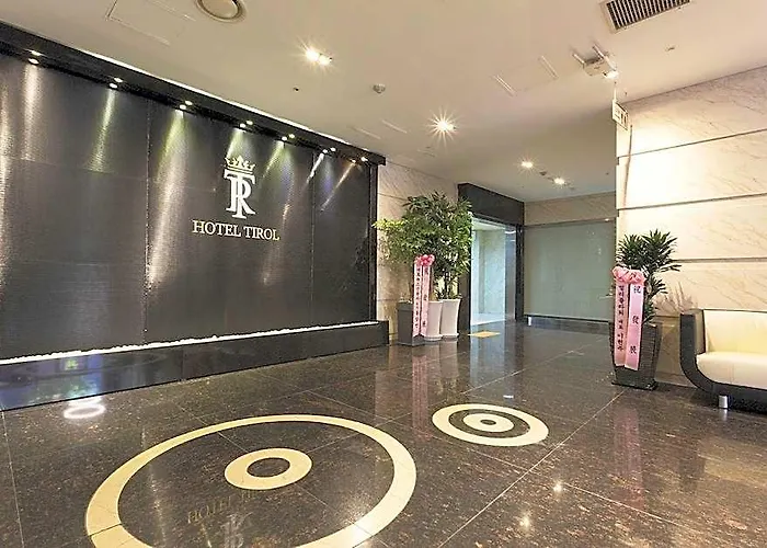 Tirol Hotel 3*